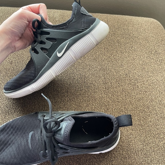 Black Nike Acalme size 10 shoes - Picture 3 of 3